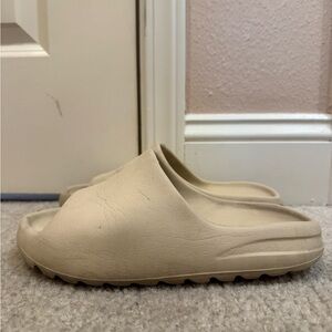 Yeezy Cream Slides